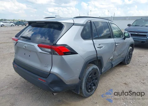 2021 Toyota Rav4 Le z USA, uszkodzony, nr VIN JTMG1RFV2MD073002